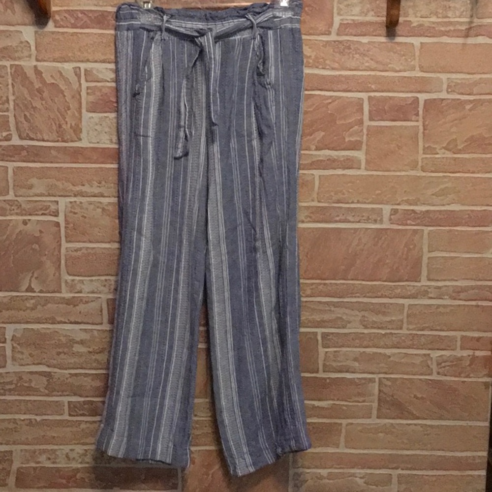 Women’s blue and white striped belted crop pants. Size small